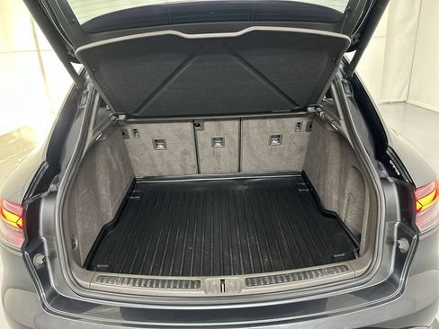 Certified 2023 Porsche Macan AWD/4WD image 23
