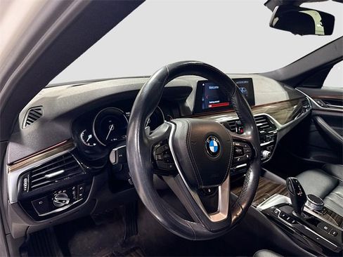 Used 2018 BMW 540i xDrive image 11