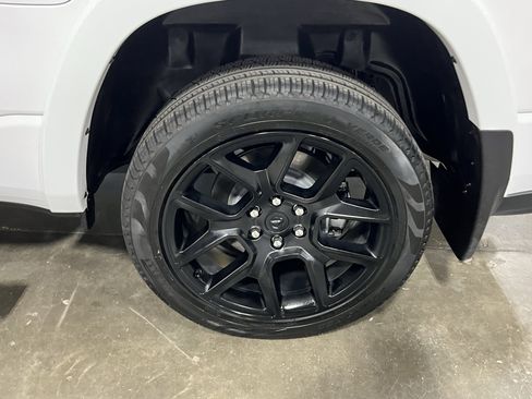 Used 2025 RAM 1500 Laramie w/ Night Edition image 25