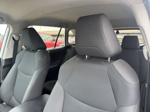 Used 2019 Toyota RAV4 LE FWD image 22