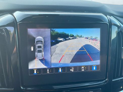 Used 2023 Chevrolet Traverse High Country FWD image 14