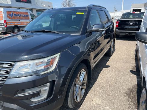 Used 2017 Ford Explorer Limited w/ Equipment Group 301A image 5