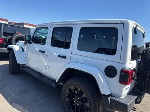 Used 2021 Jeep Wrangler Unlimited Sahara w/ Cold Weather Group AWD/4WD image 8