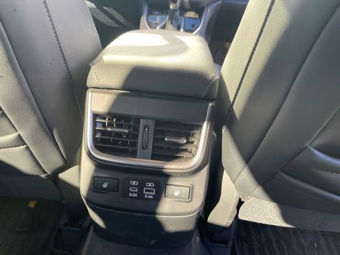Used 2023 Subaru Outback Limited AWD/4WD image 8
