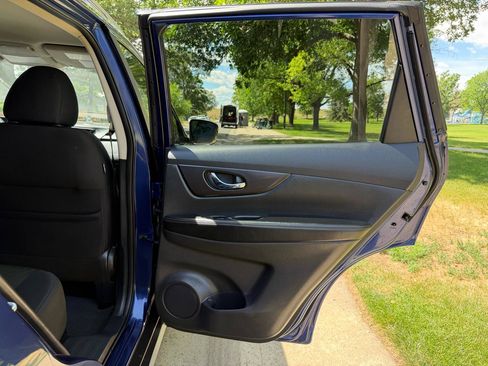Used 2018 Nissan Rogue SV w/ Premium Package AWD/4WD image 19