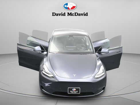 Used 2022 Tesla Model Y Long Range image 42