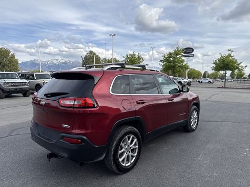 Used 2017 Jeep Cherokee Latitude AWD/4WD image 5