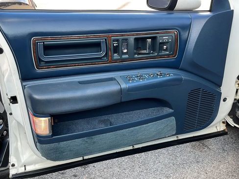 Used 1992 Buick Roadmaster Limited image 38