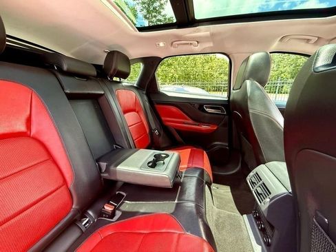 Used 2017 Jaguar F-PACE R-Sport image 28