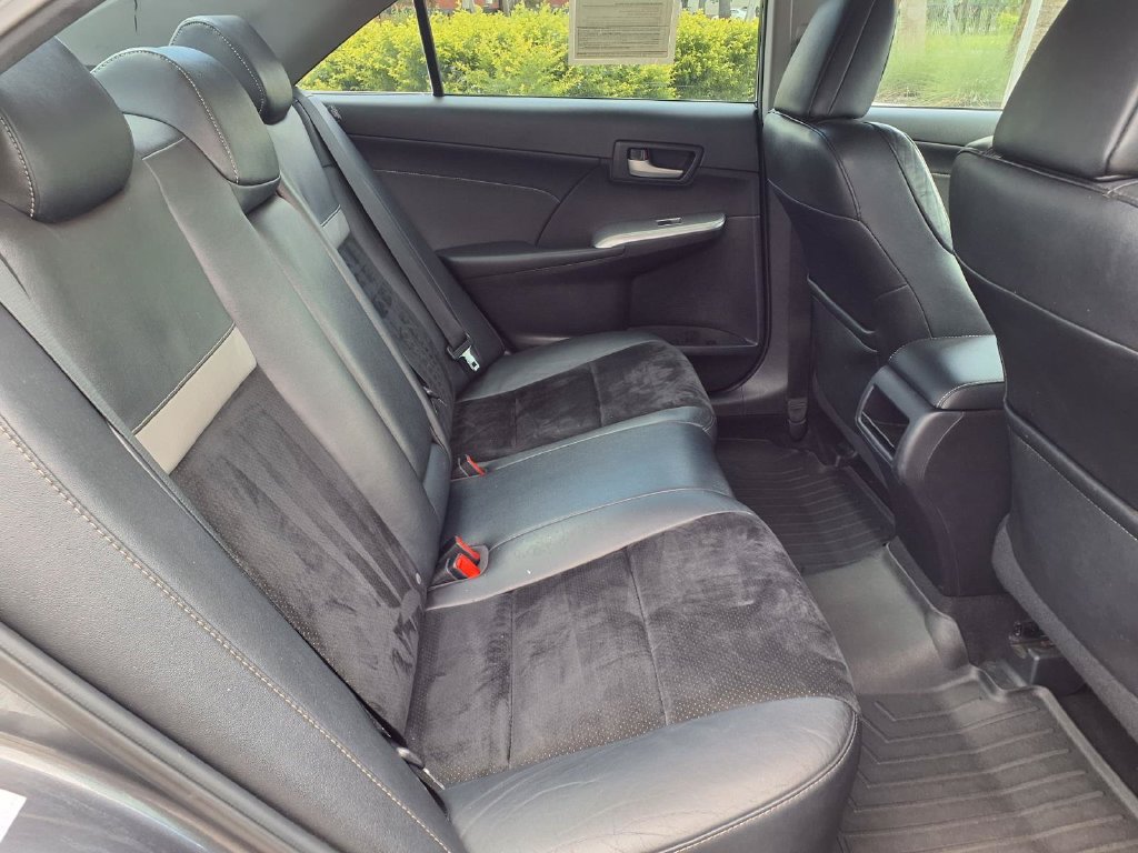 Used 2013 Toyota Camry SE w/ Leather Pkg FWD image 17
