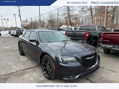Used 2019 Chrysler 300 S image 4