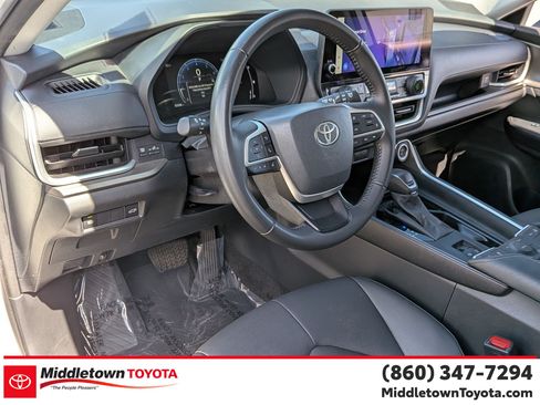 Certified 2024 Toyota Grand Highlander AWD image 16