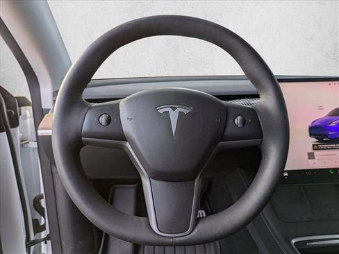 Used 2022 Tesla Model Y Performance image 13