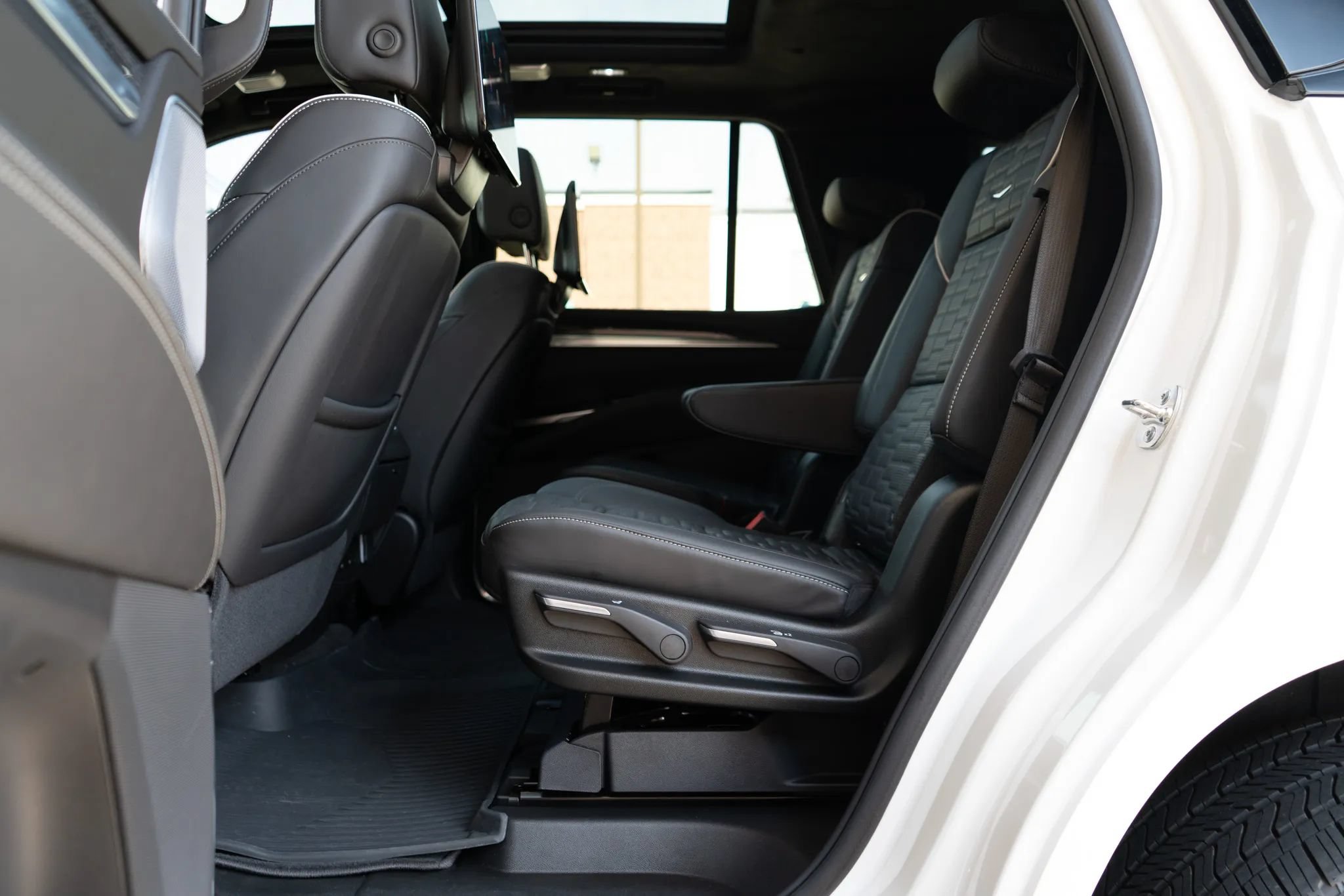 Used 2025 Cadillac Escalade V w/ LPO, Floor Liner Package AWD/4WD image 31