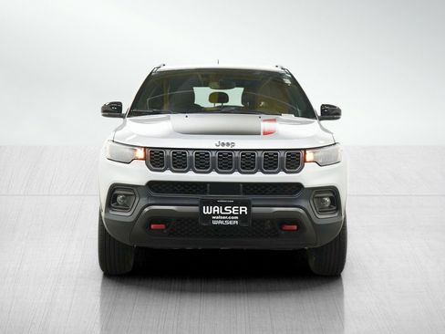 Used 2025 Jeep Compass Trailhawk AWD/4WD image 9