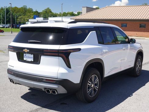 New 2026 Chevrolet Traverse LT image 3