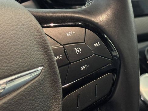 Used 2018 Chrysler Pacifica Touring Plus w/ S Appearance Package FWD image 15