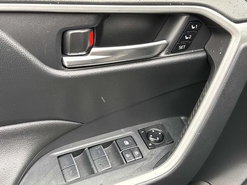 Used 2019 Toyota RAV4 XLE Premium w/ Cold Weather Package AWD/4WD image 17