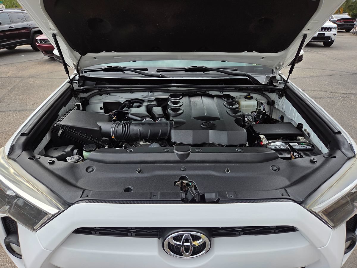 Used 2018 Toyota 4Runner SR5 AWD/4WD image 61