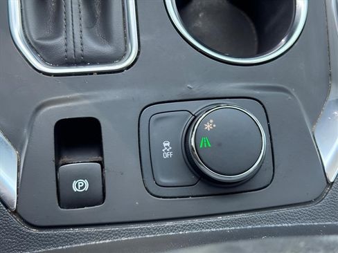 Used 2019 Chevrolet Traverse LT FWD image 25