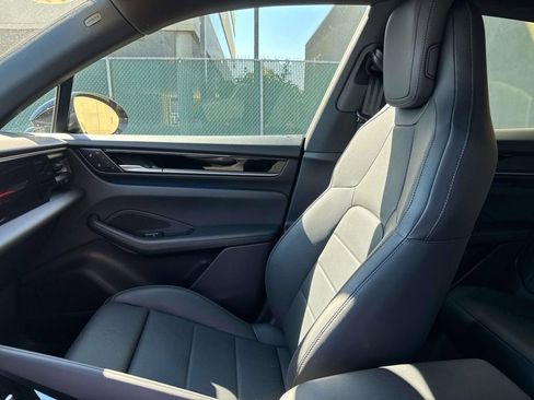 Used 2025 Porsche Macan Electric image 21