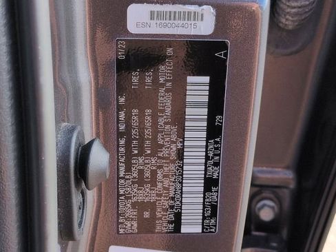 Used 2023 Toyota Highlander LE image 31