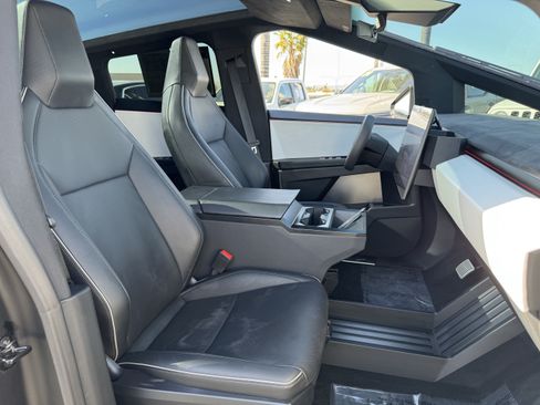 Used 2024 Tesla Cybertruck Cyberbeast AWD/4WD image 38