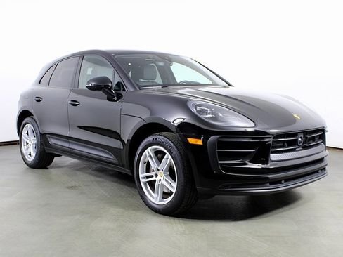 Certified 2023 Porsche Macan image 10