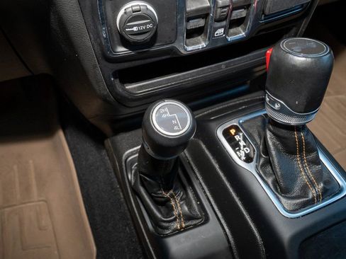 Used 2022 Jeep Wrangler Unlimited Sahara image 18