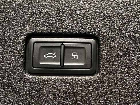 Used 2021 Audi Q8 Prestige w/ Prestige Package image 32