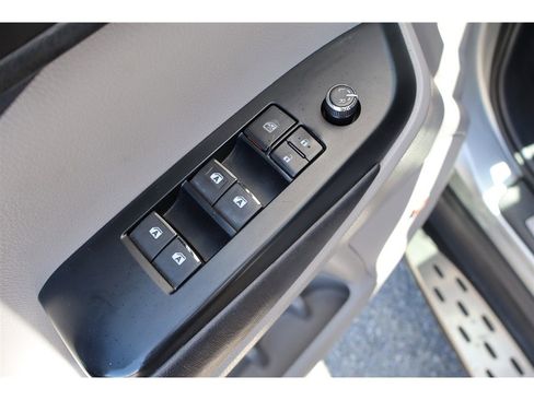 Used 2017 Toyota Highlander FWD V6 image 27