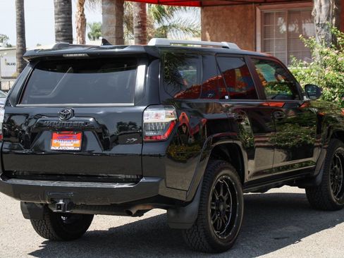 Used 2018 Toyota 4Runner SR5 Premium image 10