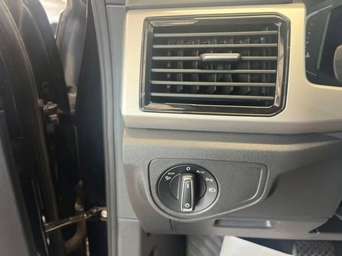 Used 2023 Volkswagen Atlas Cross Sport SE FWD image 12