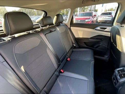 New 2025 Volkswagen Taos SE image 24