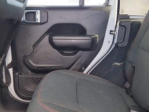 Used 2025 Jeep Wrangler Rubicon image 16