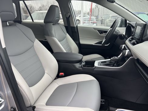 Used 2022 Toyota RAV4 XLE Premium image 26