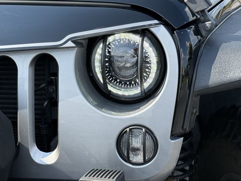Used 2018 Jeep Wrangler Sport w/ Connectivity Group AWD/4WD image 6
