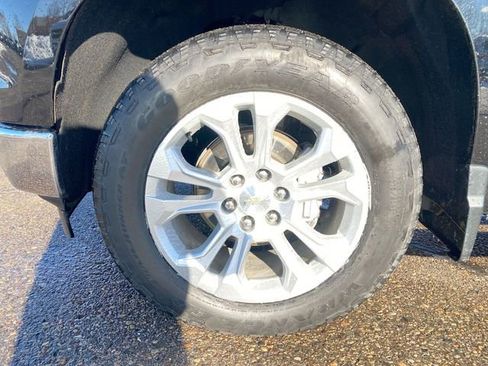 Used 2022 Chevrolet Silverado 1500 LTZ w/ LTZ Premium Package image 32