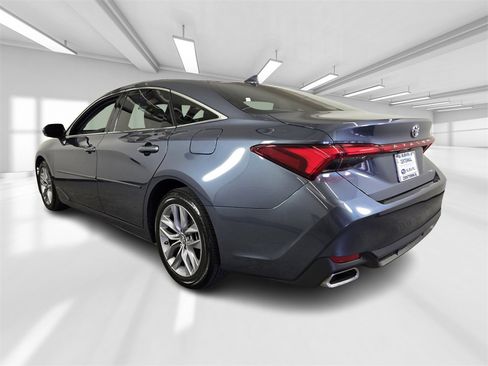 Used 2019 Toyota Avalon XLE image 4