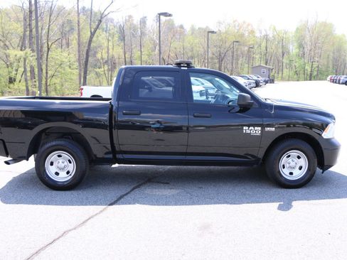Used 2022 RAM 1500 4x4 Crew Cab Classic image 9