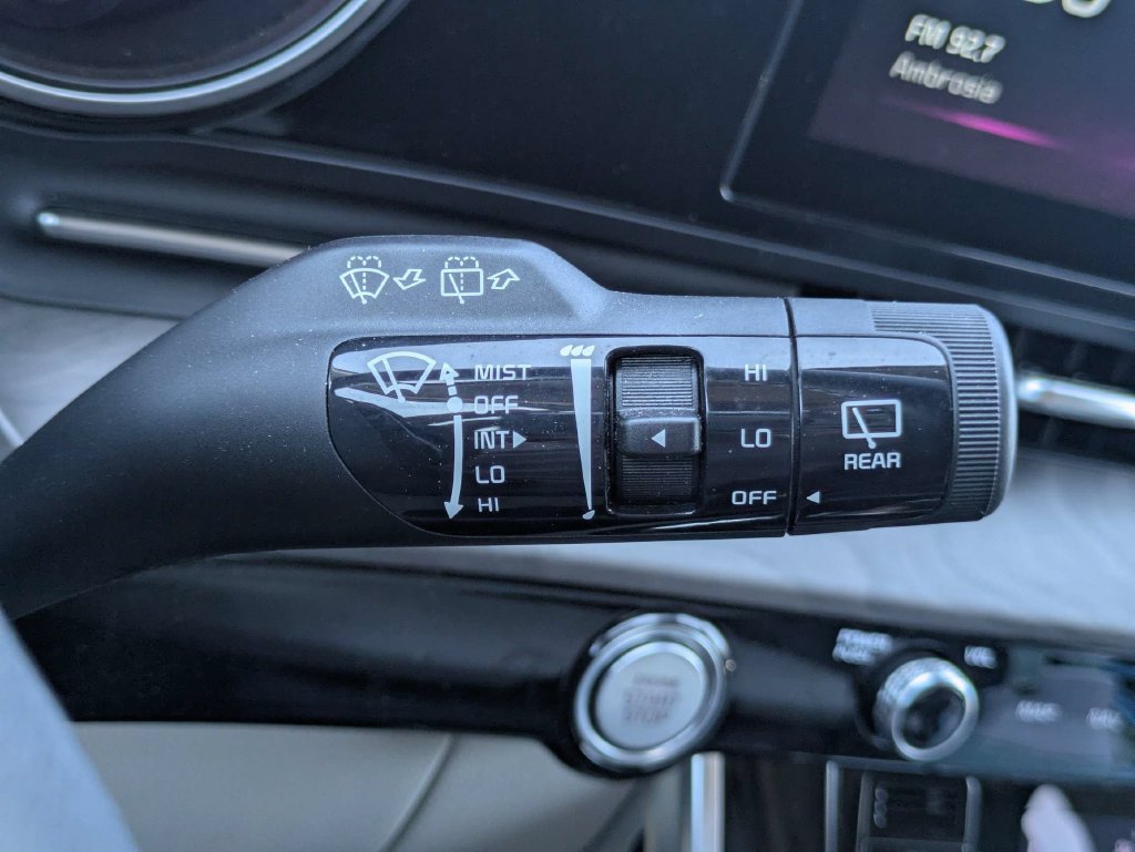 Used 2024 Kia Carnival EX FWD image 32