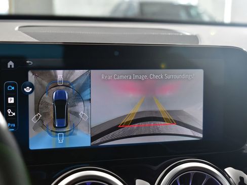 Certified 2025 Mercedes-Benz GLB 35 AMG 4MATIC image 22