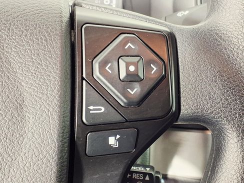 Used 2021 Toyota Tacoma SR w/ SR Convenience Package image 17