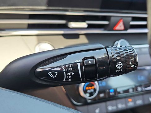 Certified 2025 Hyundai Elantra SEL FWD image 25