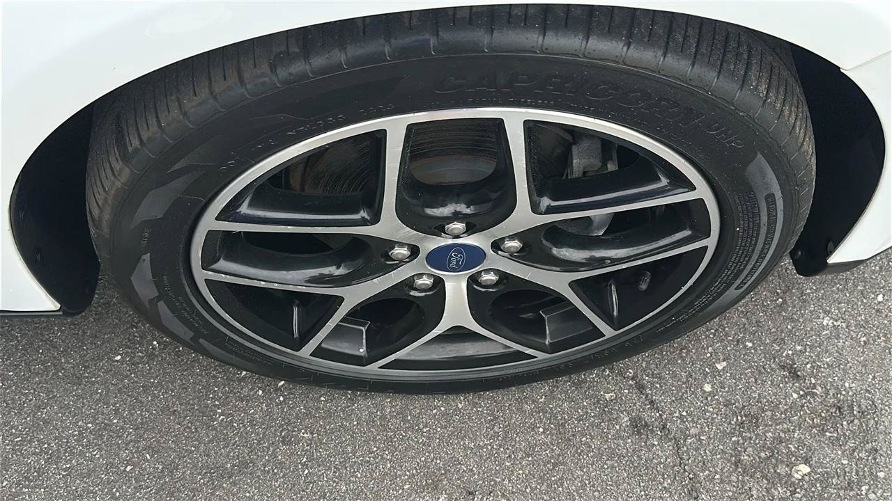 Used 2018 Ford Focus SE w/ SE Appearance Package FWD image 20