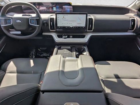 New 2025 Ford Expedition Active image 14