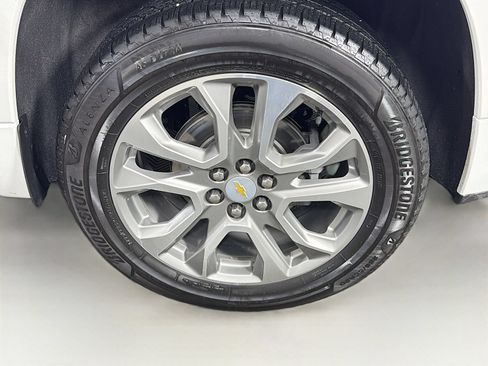 Used 2021 Chevrolet Traverse Premier FWD image 35