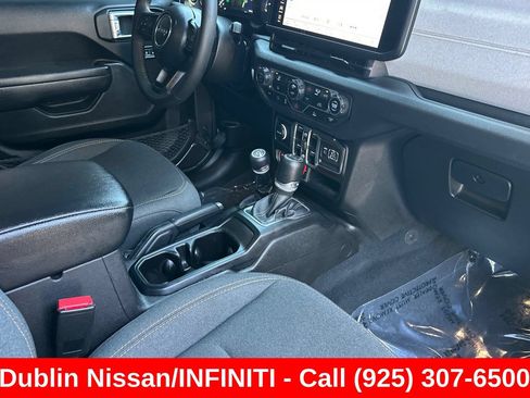 Used 2024 Jeep Wrangler Unlimited AWD/4WD image 19