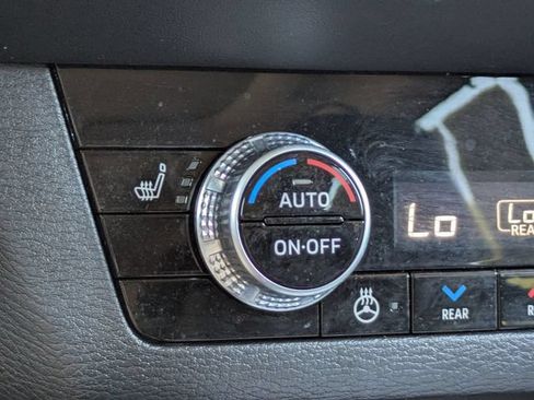 Used 2023 Mitsubishi Outlander SEL AWD/4WD image 24