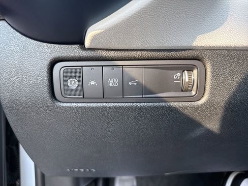 Used 2025 Chevrolet Equinox EV LT image 37